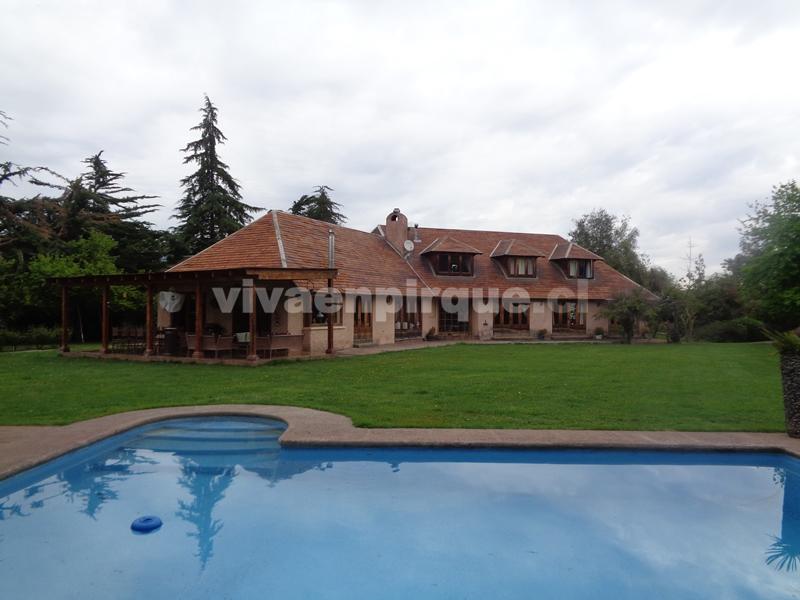 Gran Casa En Céntrico Condominio
